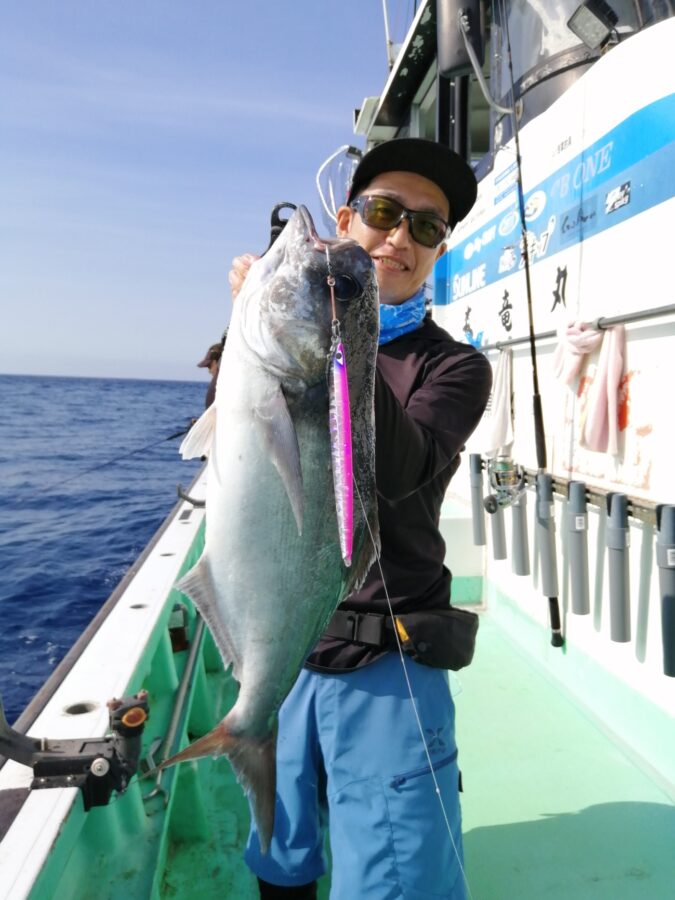 空撮 パワーフィッシング 伊豆七島 磯 釣り 尾長 グレ 石鯛 クエ 青物