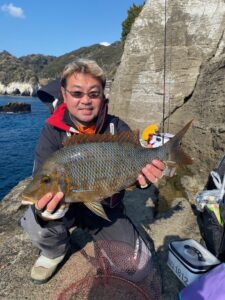 スタッフ小澤釣行記～西伊豆仁科2日間/メジナ35〜42cm5枚他〜