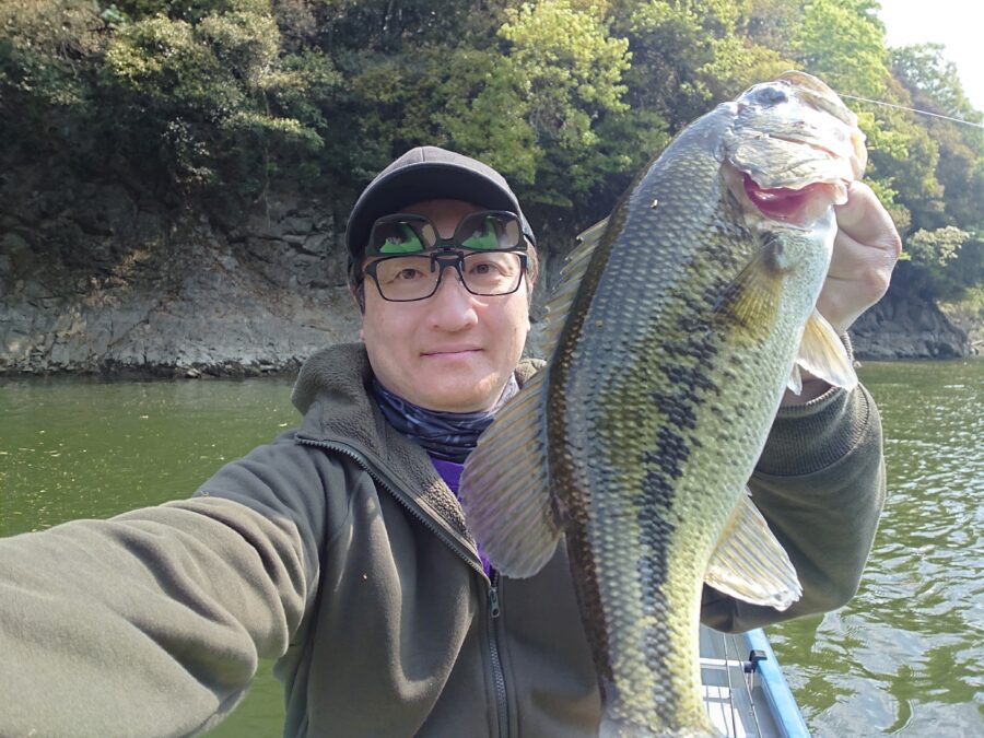 スタッフ吉田君釣行記～津久井湖/ブラックバス35～40cm3匹～