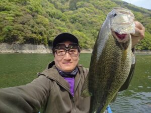 スタッフ吉田君釣行記～津久井湖/ブラックバス35～40cm3匹～