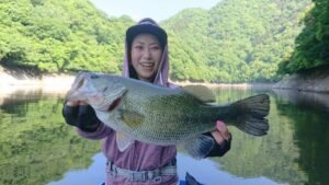 スタッフ千鮎釣行記～津久井湖/ブラックバス43.5cm(1,550g)1匹～