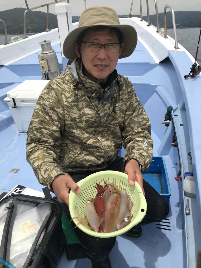 スタッフ小澤釣行記～伊豆　伊東/マルイカ6杯～