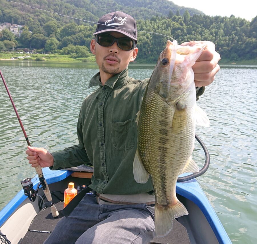 スタッフ吉田君釣行記~津久井湖/3人でブラックバス…15-41cm/15匹~