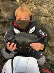 スタッフ小澤淳釣行記～西伊豆・田子 雄島のナカ/口太メジナ42.7cm1枚～