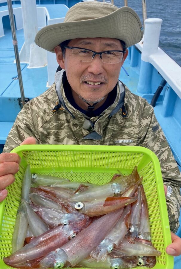 スタッフ小澤釣行記～佐島沖/マルイカ68杯～
