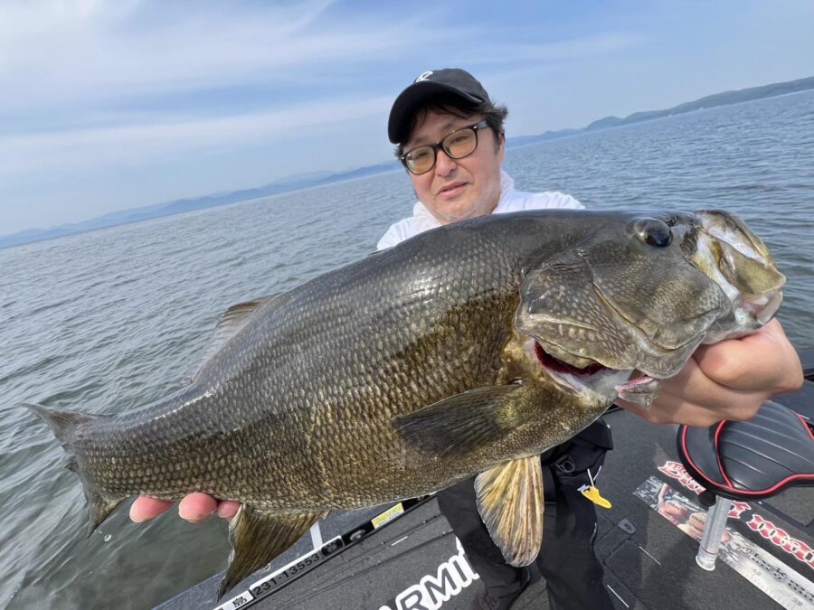 山木様～猪苗代湖/スモールマウスバス42cm/1匹、50.5～54cm/4匹～