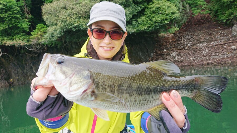 スタッフ吉田釣行記~津久井湖/吉田・ブラックバス20~48cm/11匹~