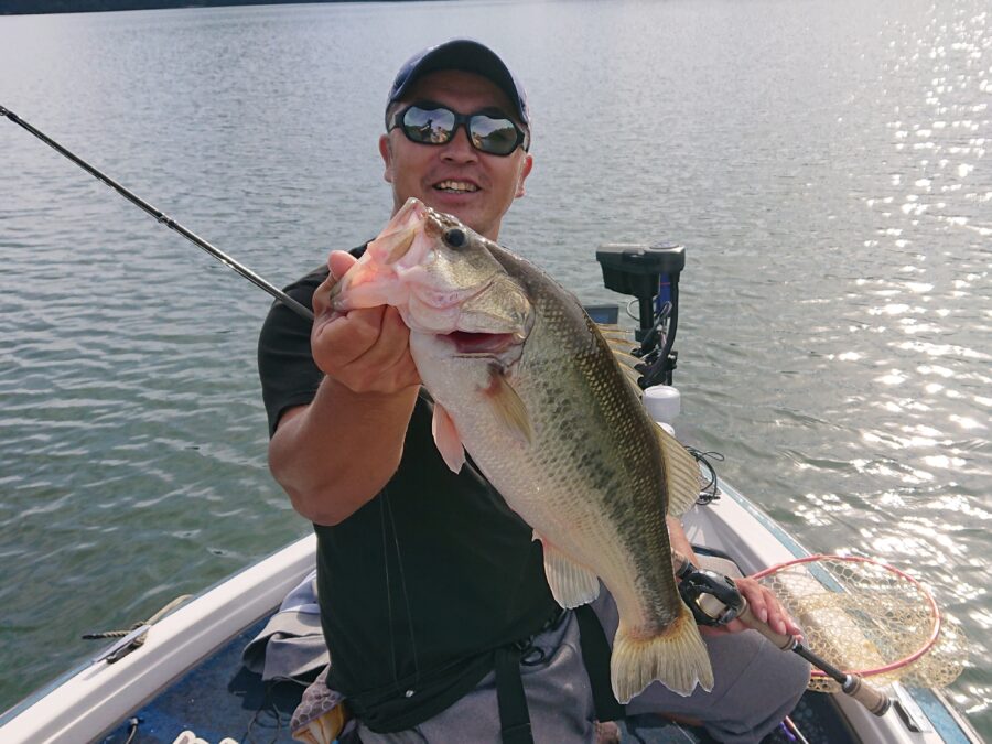 スタッフ吉田釣行記～津久井湖/ブラックバス…3人で30-47cm/8匹～