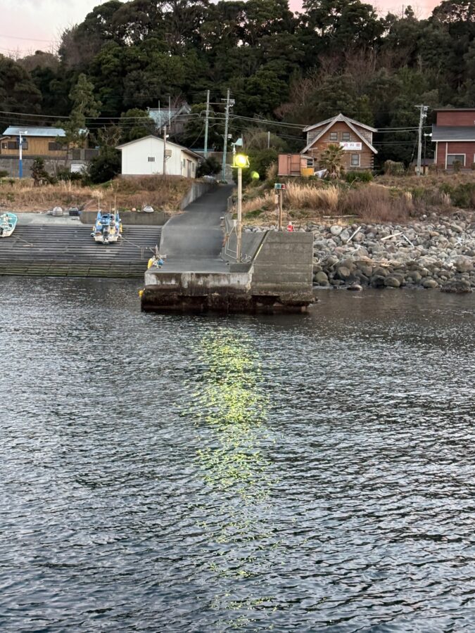 スタッフ小澤釣行記～初島第一漁港/口太メジナ30cm台/3枚～