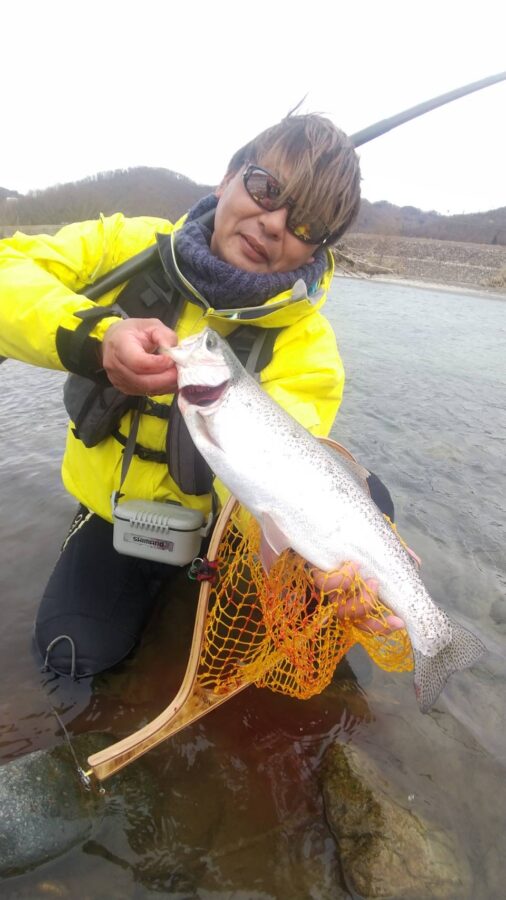 スタッフ平賀釣行記～犀川　犀川橋下流/レインボートラウト45cm/他3匹～