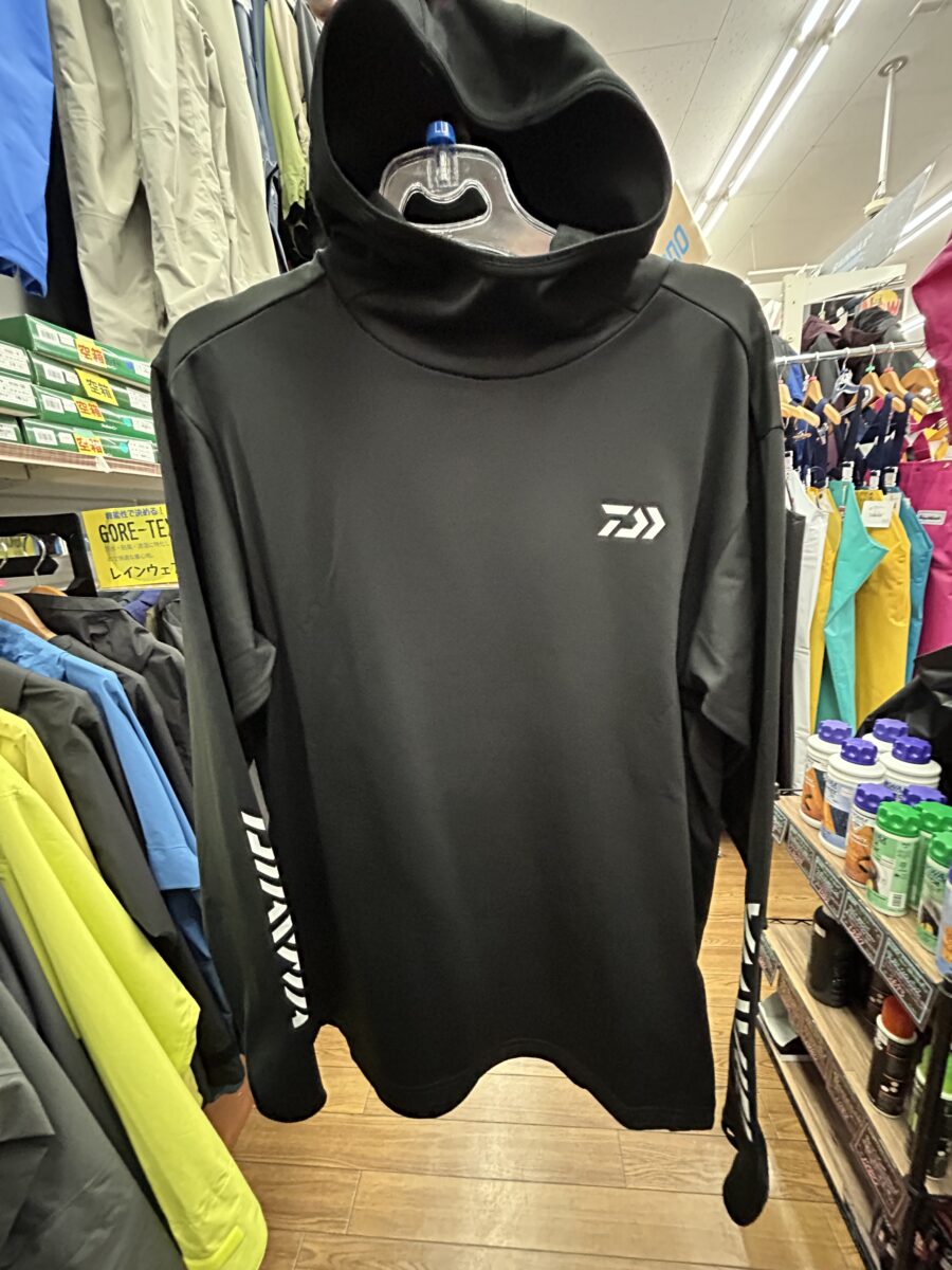 普段使いにも！ダイワ『ストレッチシャツフーディDE-9225』