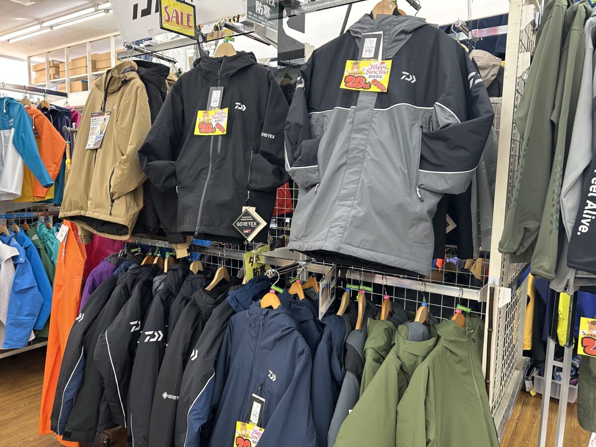 割引中！ダイワ／シマノ／サンライン『防寒ウェア／トレーナー／ジャケット』
