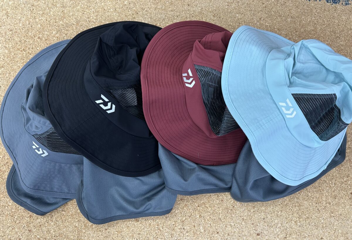 撥水加工で急な雨にも！ダイワ『DC-7726 フルシェードハット』