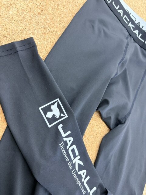 おかっぱり釣りにおすすめ！ジャッカル『UVストレッチタイツ　PA-B003』