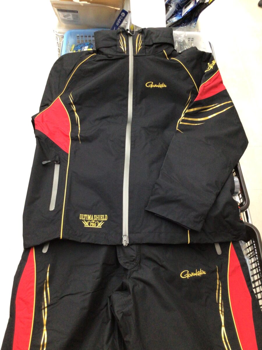 磯釣りファンにおすすめ！がまかつ『GM-3799 アルテマシールドPROレインスーツ』