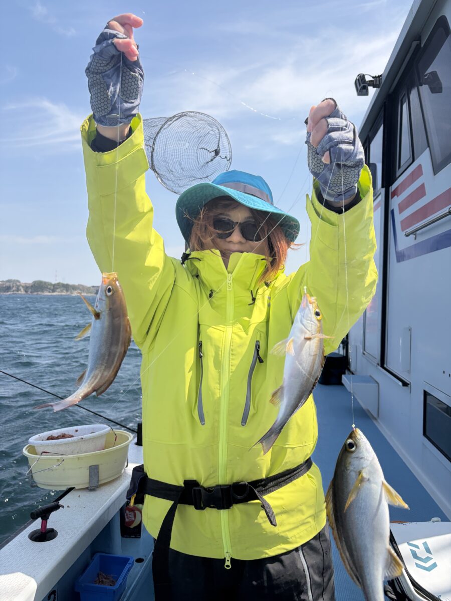 スタッフ齋藤かおり釣行記～横須賀/イサキ約25cm／27匹～
