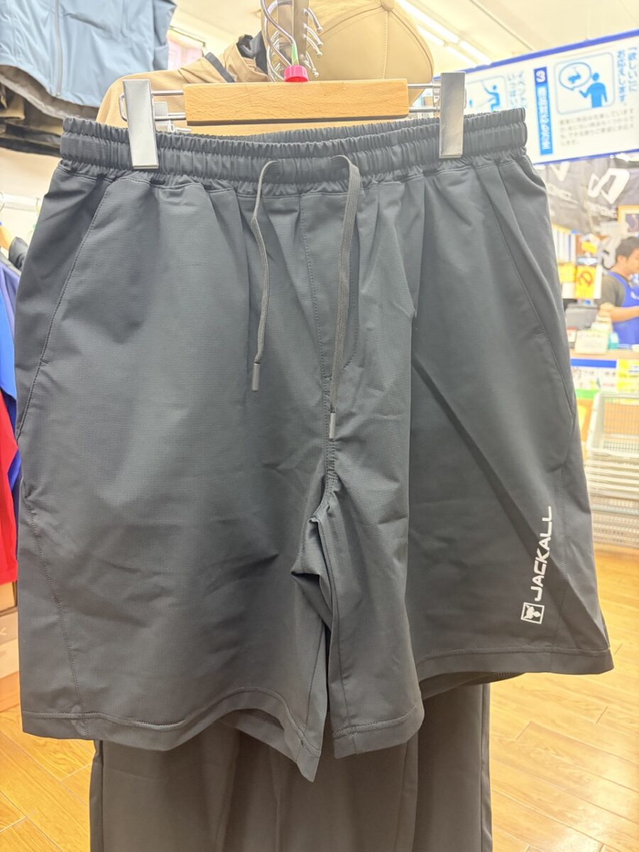 レギンスと合わせても！ジャッカル『ドライメッシュハーフパンツ』