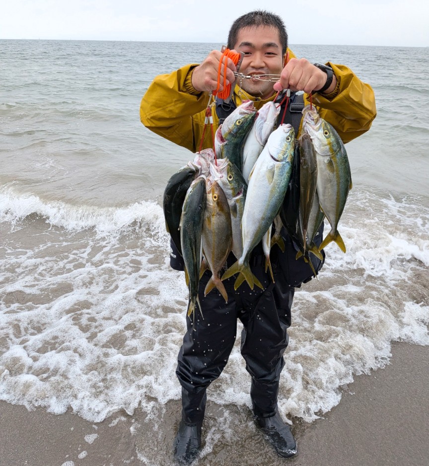 スタッフ大山釣行記~三浦半島サーフ/イナダ45cm〜52cm/18匹他~